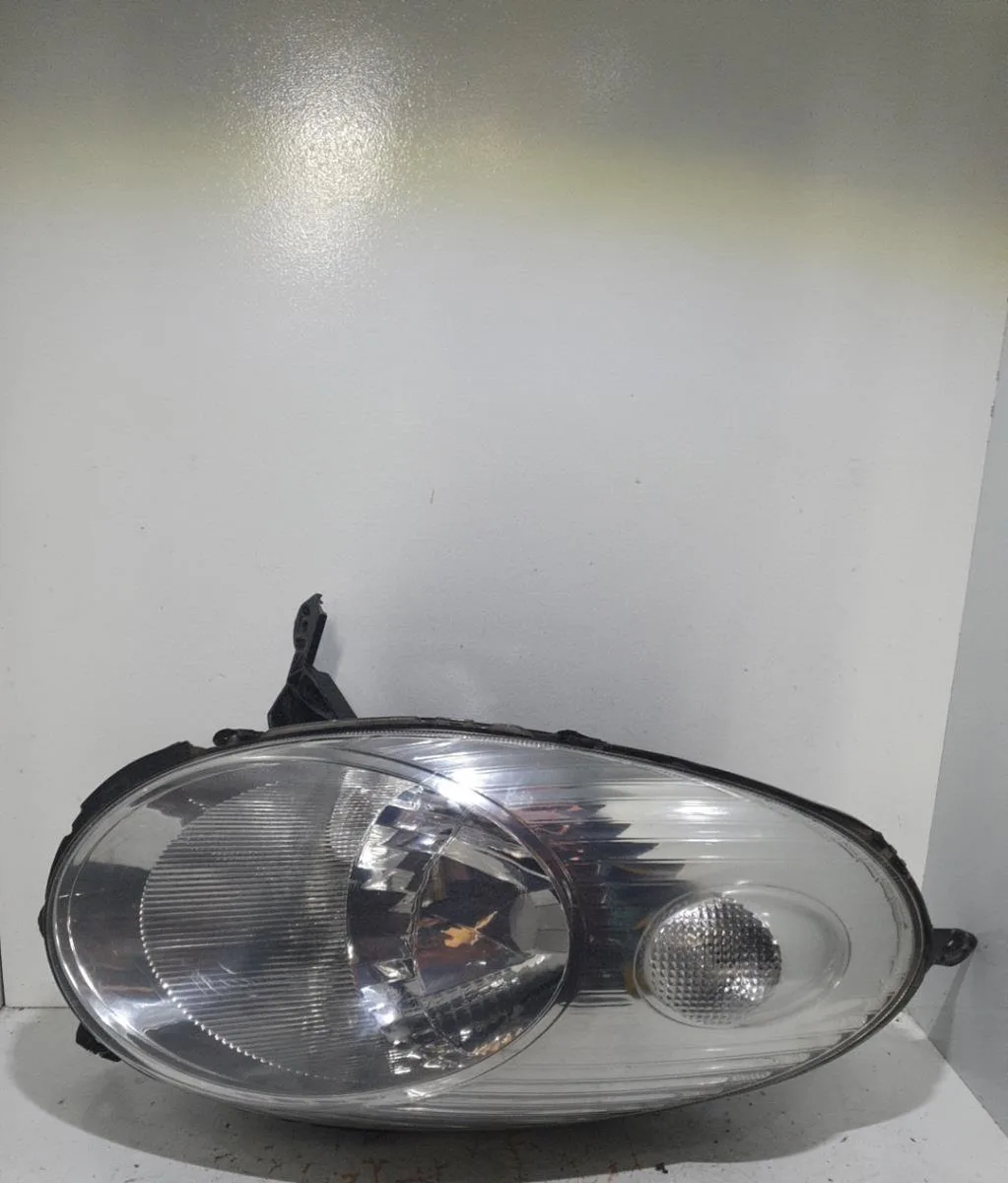 Phare droit NISSAN MICRA occasion