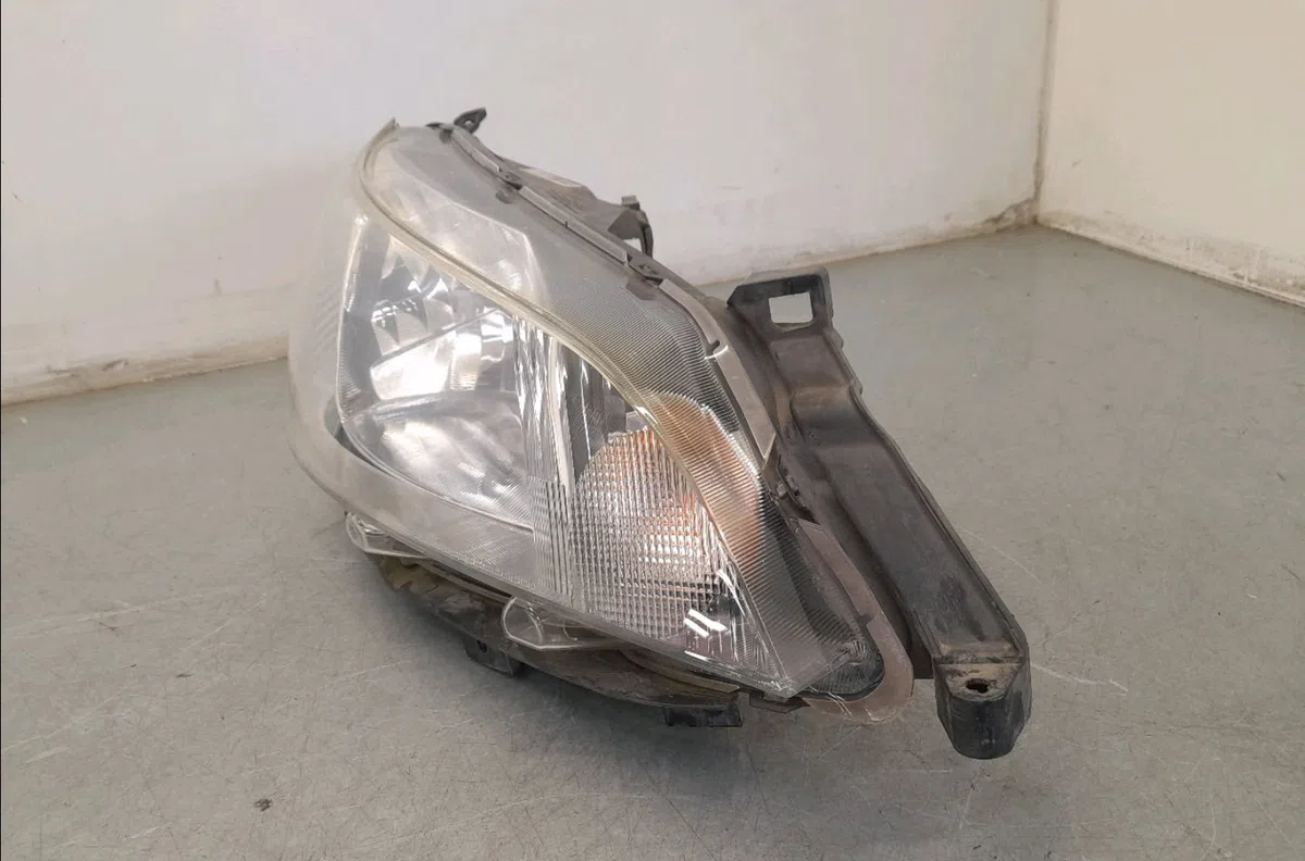 Phare droit Nissan NV200 Camionnette 1.5 dci 90 (m20, m20m) (2011) occasion