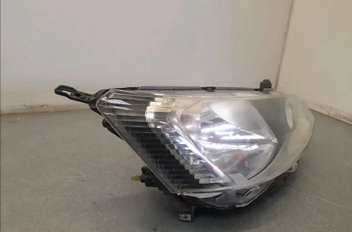 Phare droit Nissan NV200 Camionnette 1.5 dci 90 (m20, m20m) (2011) occasion