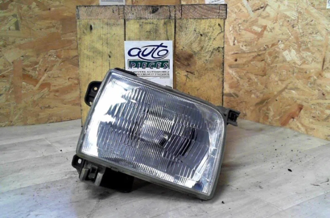 Phare droit Nissan PICK UP (D22) 2.5 td 4wd (1998-2005) occasion