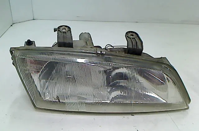 Phare droit NISSAN PRIMERA 1998 occasion