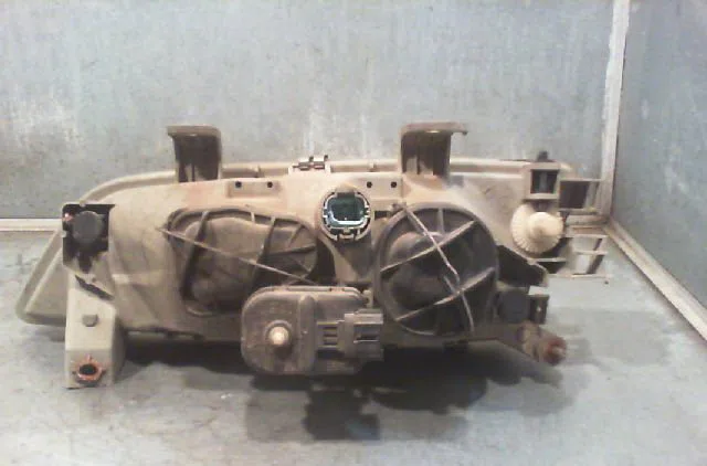 Phare droit NISSAN PRIMERA 1998 occasion