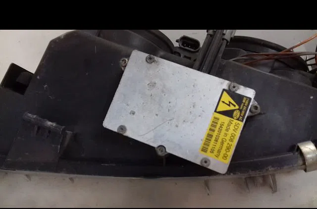 Phare droit Nissan PRIMERA Break (WP12) 1.8 (2002-2007) occasion