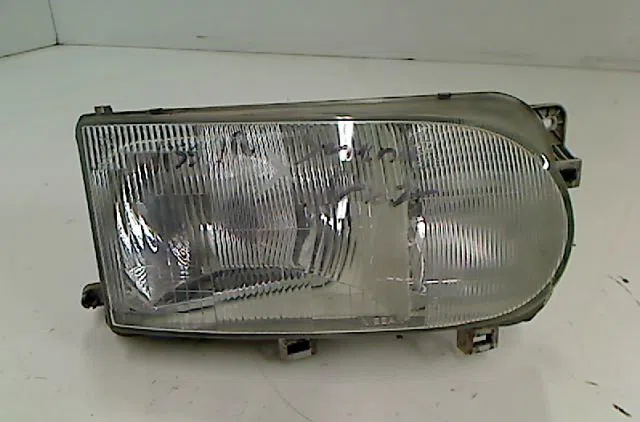 Phare droit NISSAN SERENA 1994 occasion