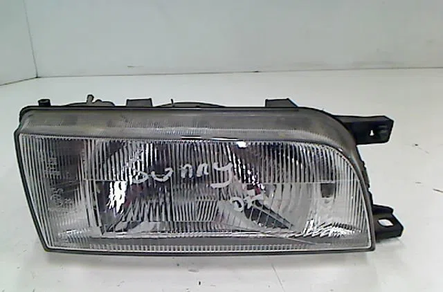 Phare droit NISSAN SUNNY 1991 occasion