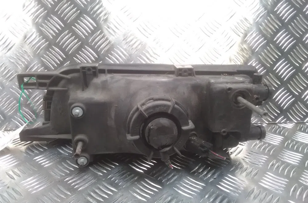 Phare droit Nissan SUNNY III Liftback (N14) 2.0 d (1990-1995) 5 portes occasion