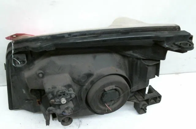 Phare droit Nissan X-TRAIL I (T30) 2.0 4x4 (2001-2013) occasion