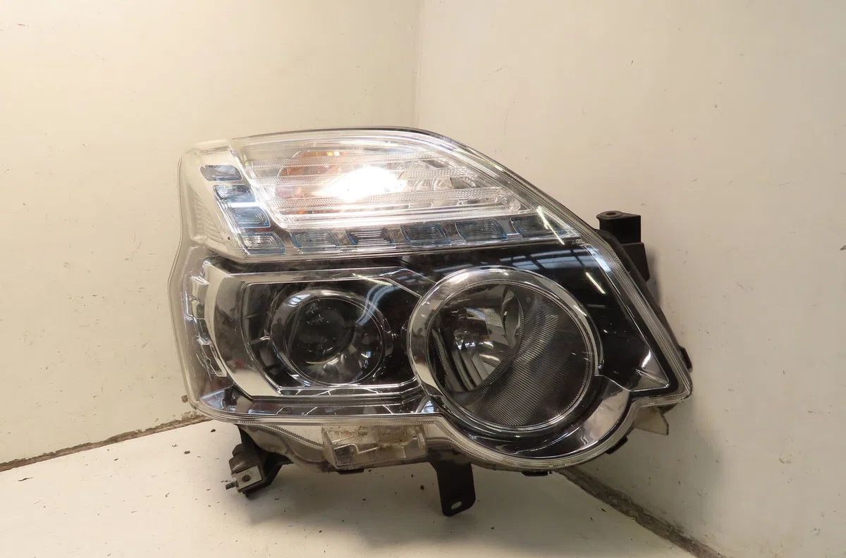 Phare droit Nissan X-TRAIL II (T31) 2.0 dci 4x4 (2007-2013) occasion