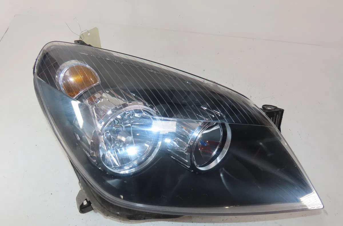 Phare droit Opel ASTRA H (A04) 1.3 cdti (l48) (2005-2010) occasion