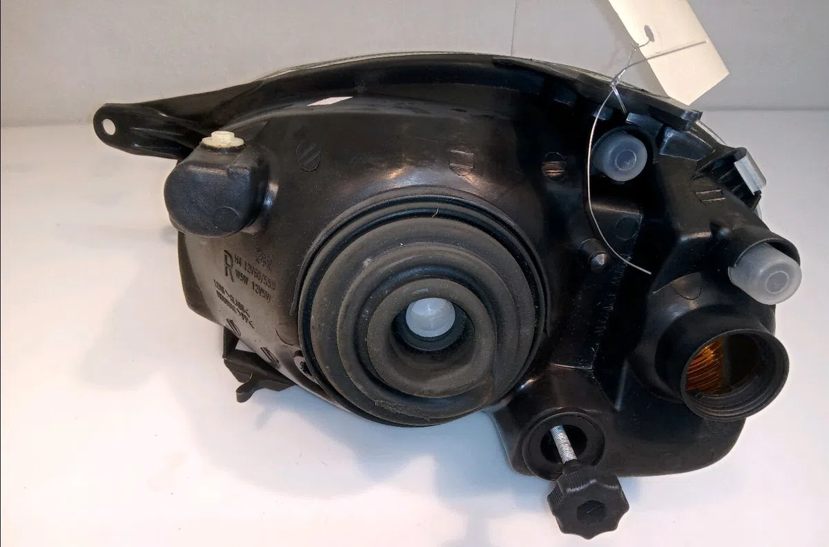 Phare droit Opel CORSA B (S93) 1.0 i 12v (f08, f68, m68) (1996-2000) occasion