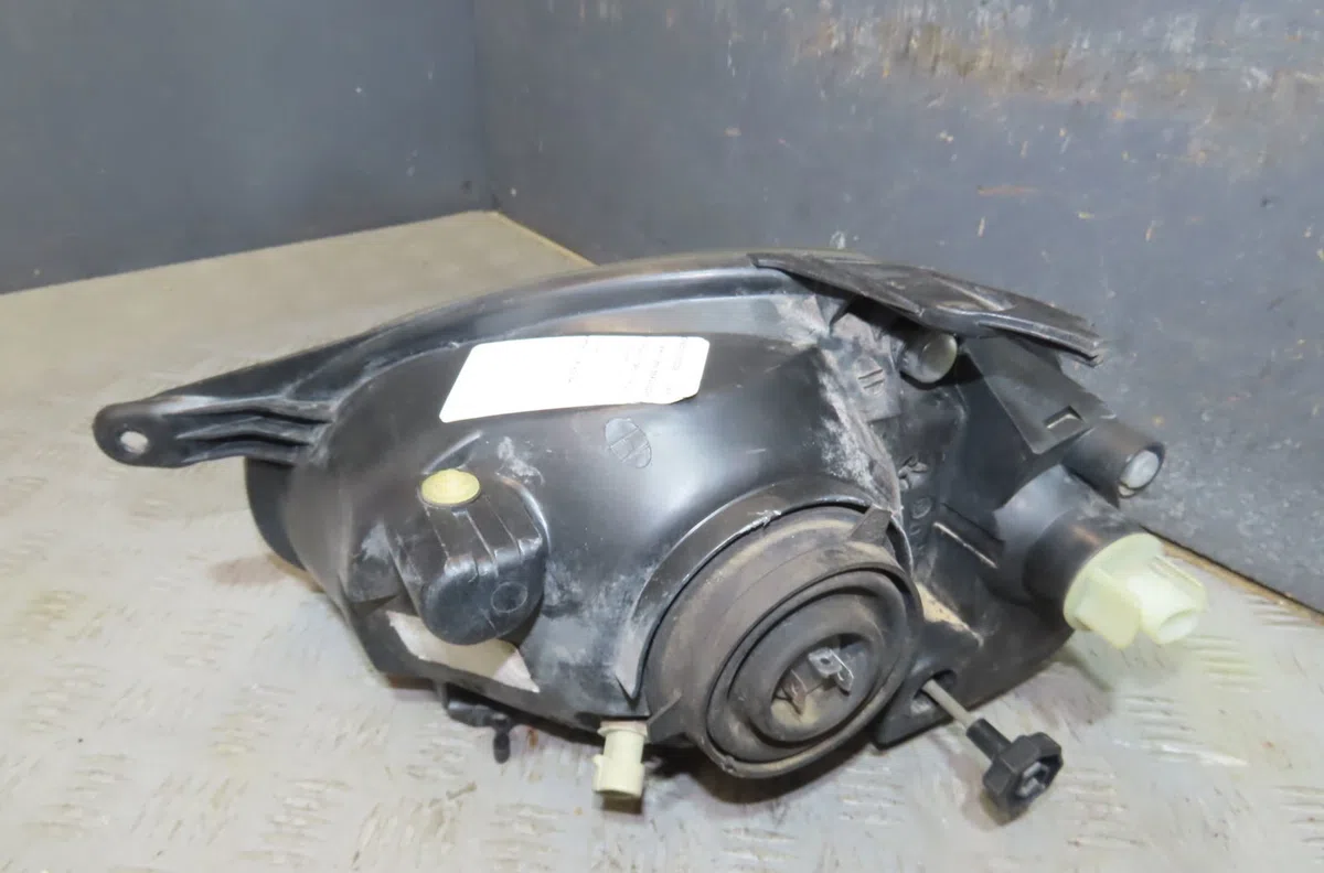 Phare droit Opel CORSA B (S93) 1.2 i (f08, f68, m68) (1993-2000) occasion