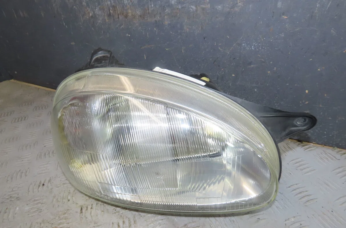 Phare droit Opel CORSA B (S93) 1.2 i (f08, f68, m68) (1993-2000) occasion