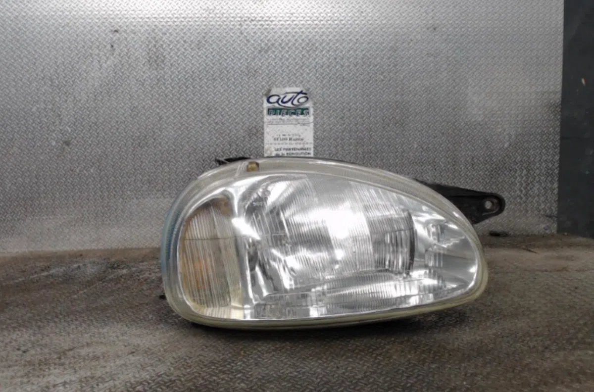 Phare droit Opel CORSA B (S93) 1.4 i (f08, f68, m68) (1993-2000) occasion