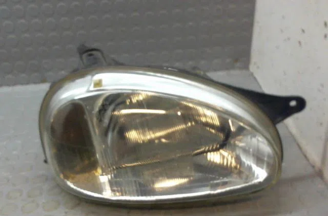 Phare droit Opel CORSA B (S93) 1.4 i (f08, f68, m68) (1993-2000) occasion