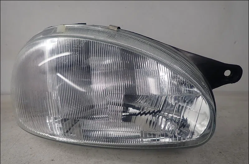 Phare droit Opel CORSA B (S93) 1.7 d (f08, f68, m68) (1996-2000) occasion