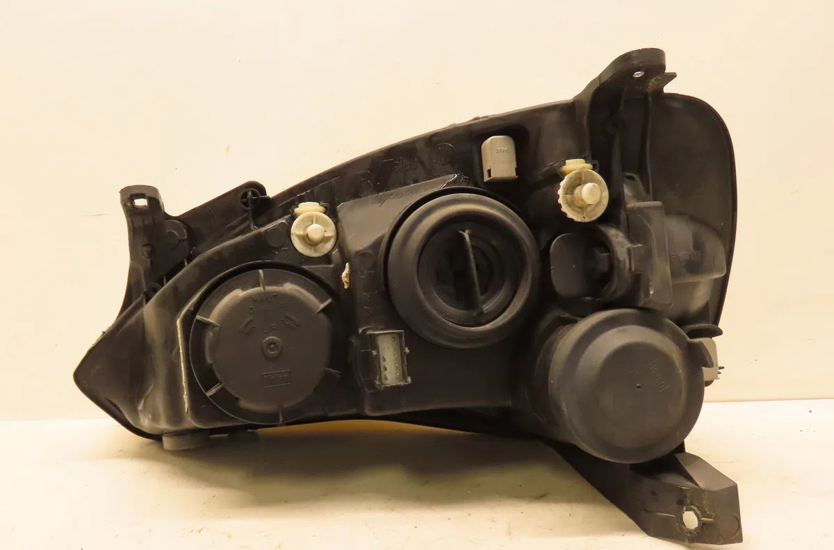 Phare droit Opel CORSA C (X01) 1.0 (f08, f68) (2000-2003) occasion