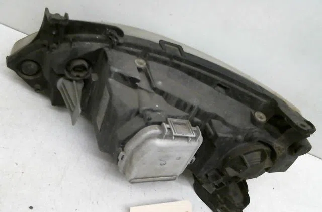 Phare droit Opel CORSA C (X01) 1.2 (f08, f68) (2000-2009) occasion