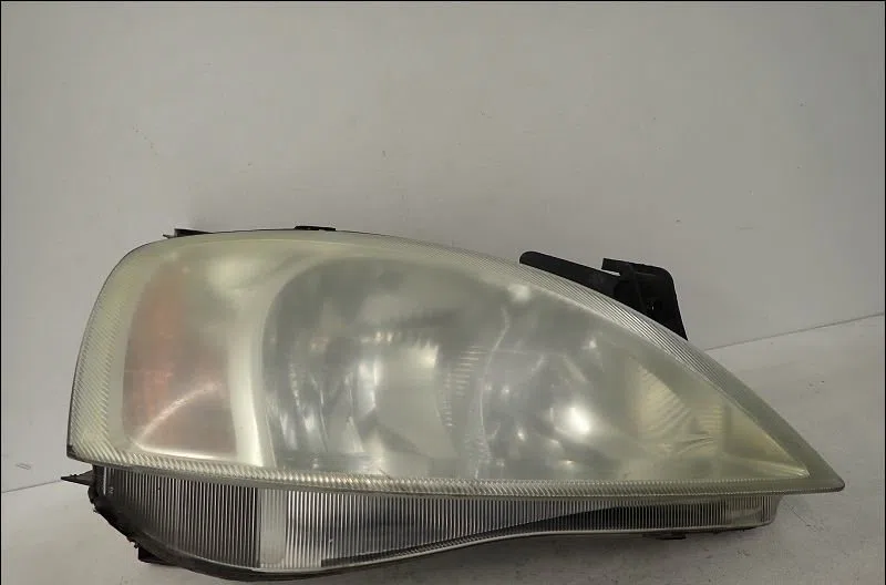 Phare droit Opel CORSA C (X01) 1.2 (f08, f68) (2000-2009) occasion