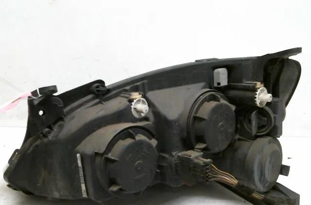 Phare droit Opel CORSA C (X01) 1.2 twinport (f08, f68) (2004-2009) occasion