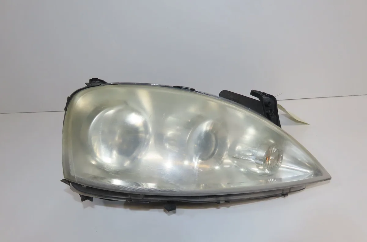 Phare droit Opel CORSA C (X01) 1.2 twinport (f08, f68) (2004-2009) occasion