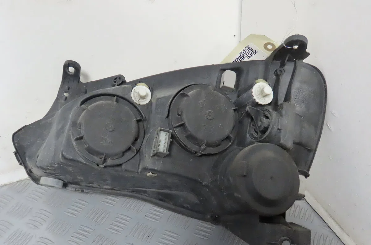 Phare droit Opel CORSA C (X01) 1.8 (f08, f68) (2000-2009) occasion
