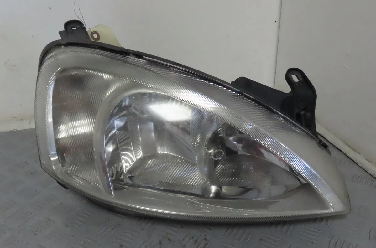 Phare droit Opel CORSA C (X01) 1.8 (f08, f68) (2000-2009) occasion
