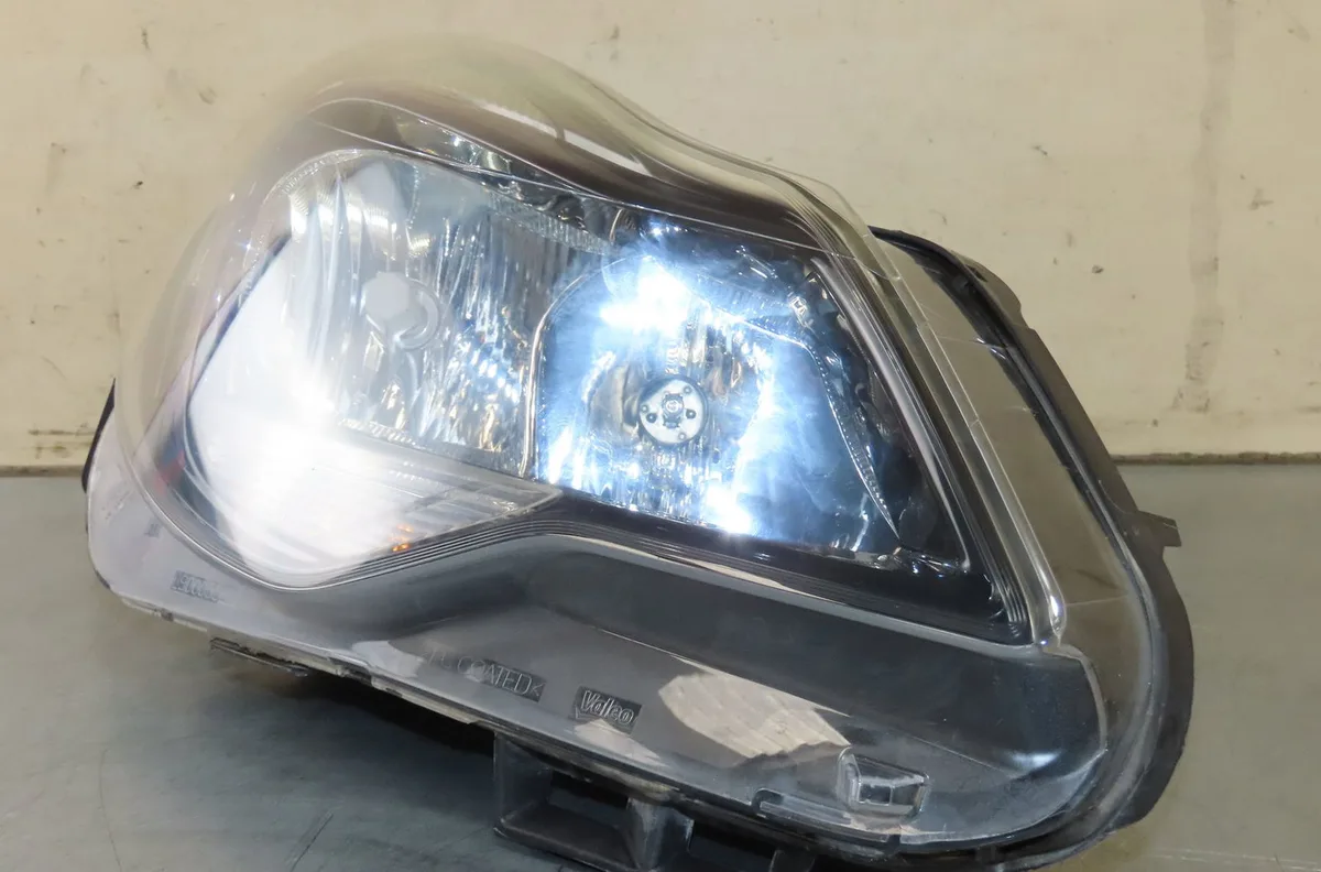 Phare droit Opel CORSA D (S07) 1.3 cdti (l08, l68) (2006-2014) 5 portes occasion