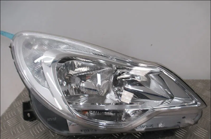 Phare droit Opel CORSA D (S07) 1.3 cdti (l08, l68) (2006-2014) 5 portes occasion