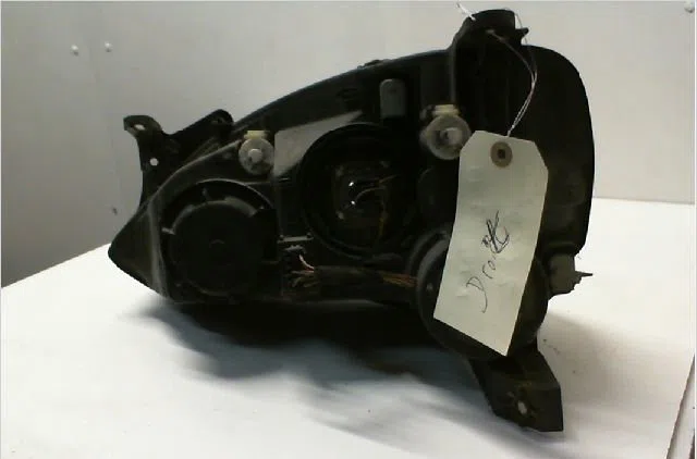 Phare droit OPEL CORSA III Phase 2 08-2003--09-2006 1.0i 12v 60ch occasion