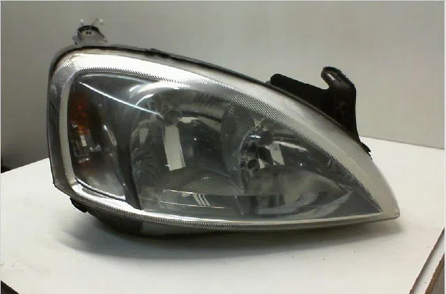 Phare droit OPEL CORSA III Phase 2 08-2003--09-2006 1.0i 12v 60ch occasion
