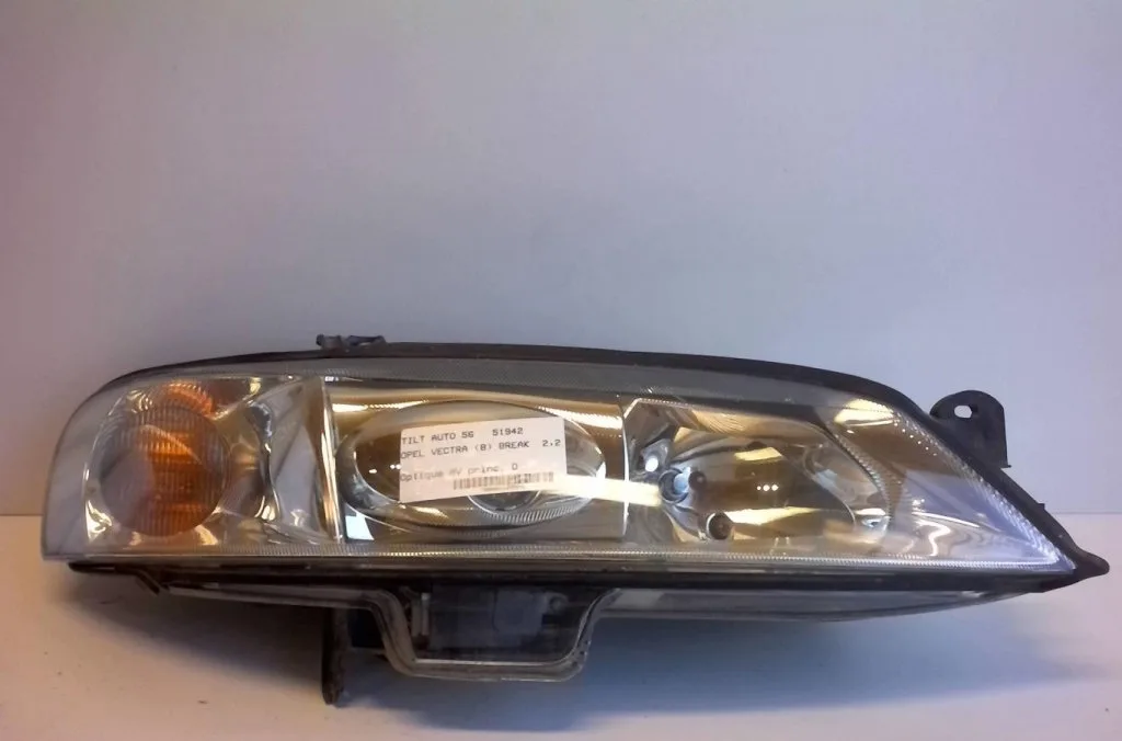 Phare droit Opel VECTRA B 3-5 portes (J96) 2.2 dti 16v (f68) (2000-2002) occasion