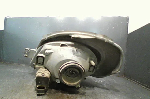 Phare droit Opel VIVARO A Fourgon (X83) 2.5 dti (f7) (2003-2010) occasion