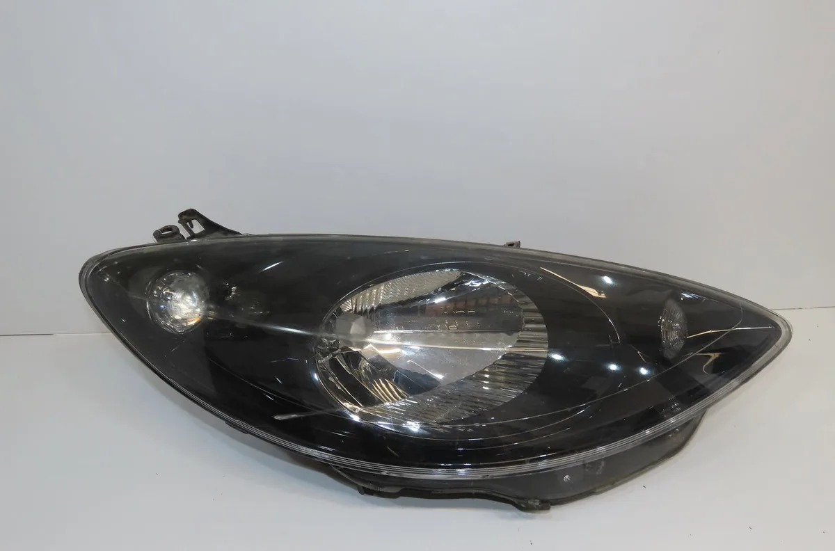 Phare droit Peugeot 1007 (KM_) 1.4 16v (2005) occasion