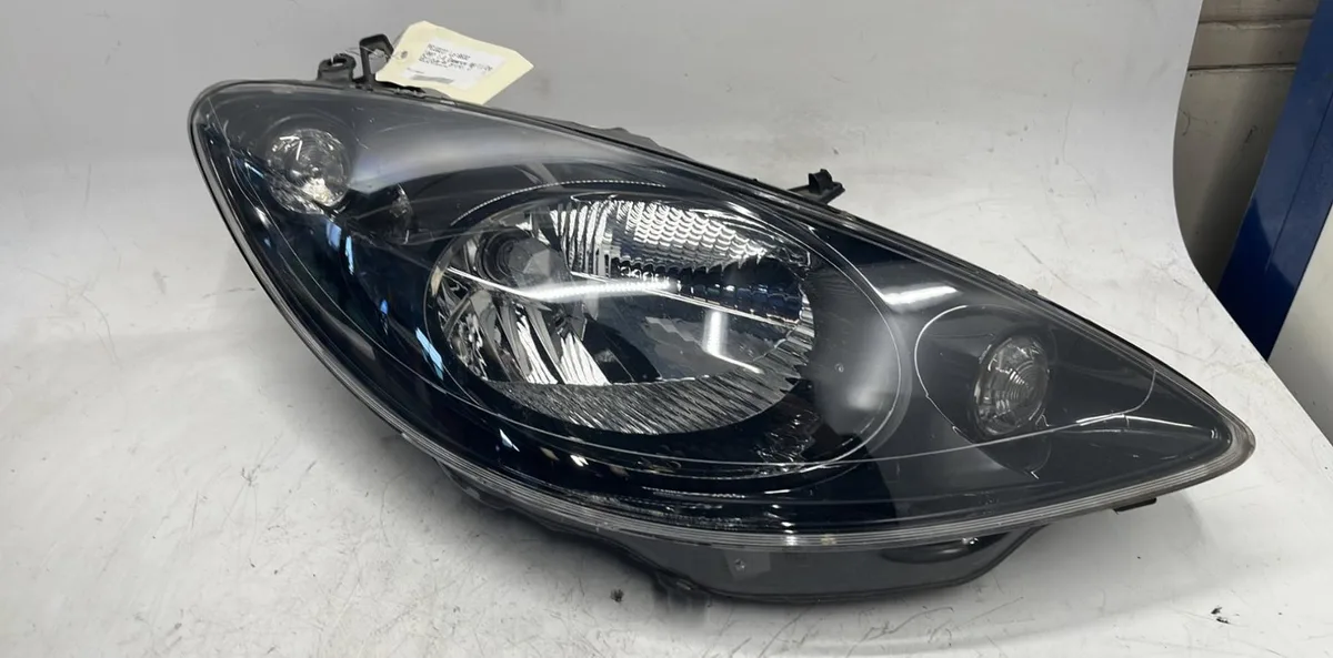 Phare droit Peugeot 1007 (KM_) 1.6 16v (2005) occasion