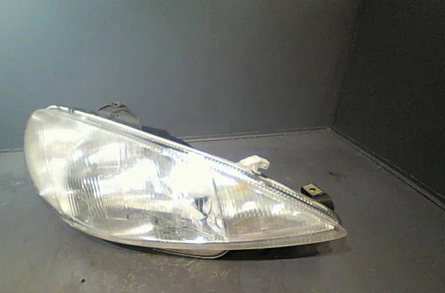 Phare droit Peugeot 206 3-5 portes (2A-C) 1.4 i (1998-2012) 3 portes occasion