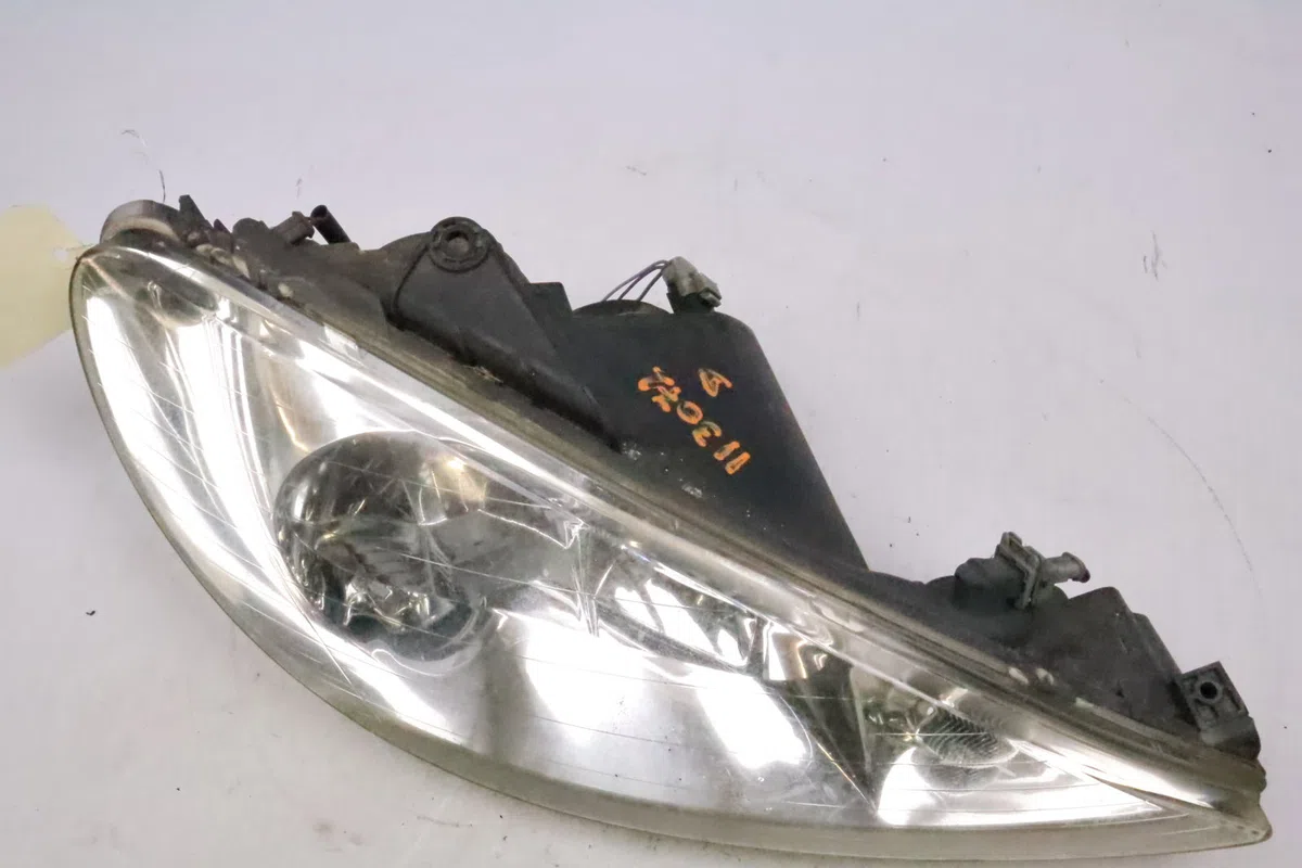 Phare droit Peugeot 206 3-5 portes (2A-C) 1.4 i (1998-2012) 3 portes occasion