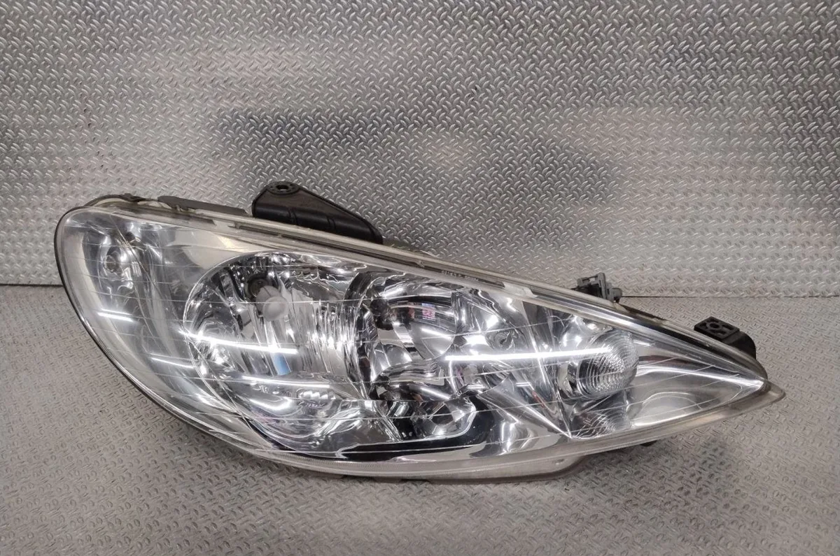 Phare droit Peugeot 206 3-5 portes (2A-C) 1.6 16v (2000-2009) 3 portes occasion
