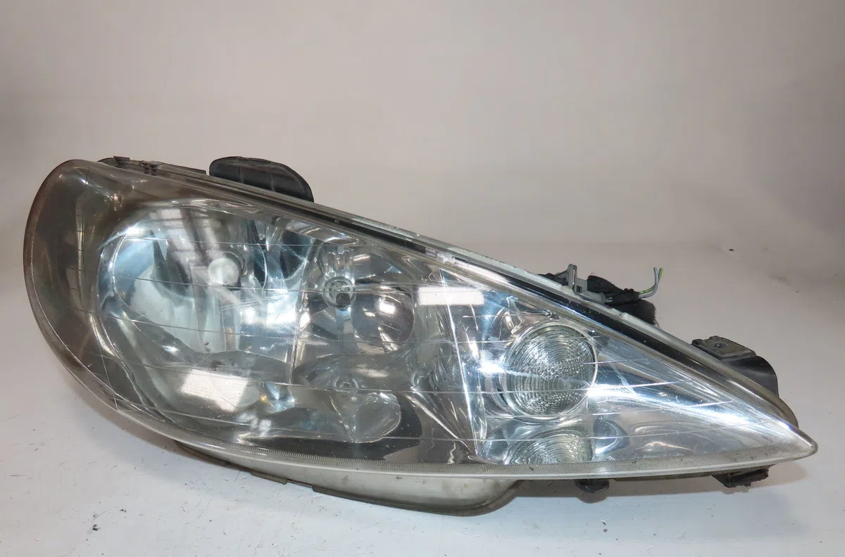 Phare droit Peugeot 206 3-5 portes (2A-C) 1.6 hdi 110 (2004-2007) occasion