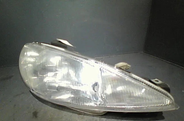 Phare droit Peugeot 206 3-5 portes (2A-C) 1.9 d (1998-2001) 5 portes occasion