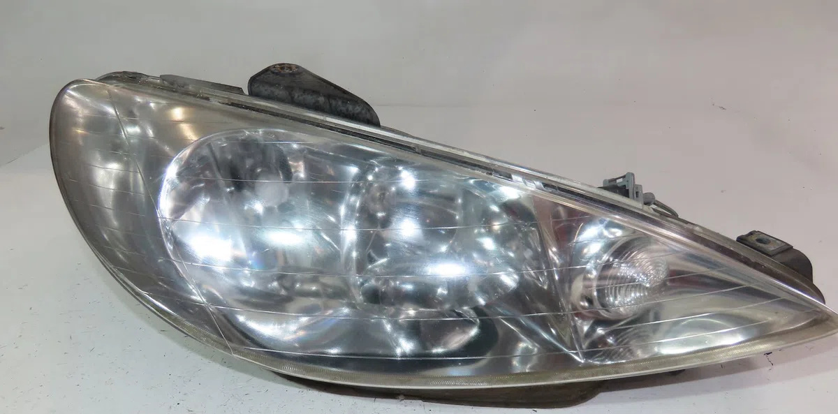 Phare droit Peugeot 206 CC (2D) 1.6 16v (2dnfuf, 2dnfur) (2000-2007) 2 portes occasion
