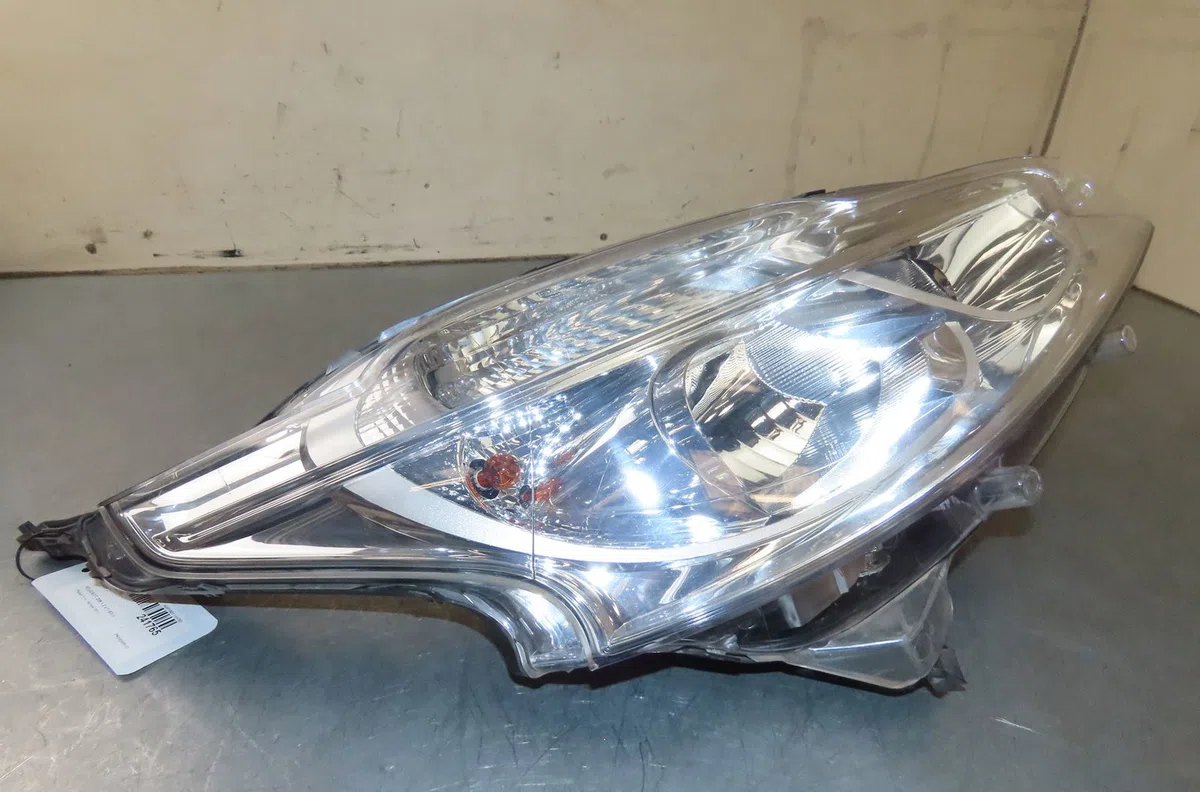 Phare droit Peugeot 208 I (CA_, CC_) 1.2 vti 82 (2012) occasion