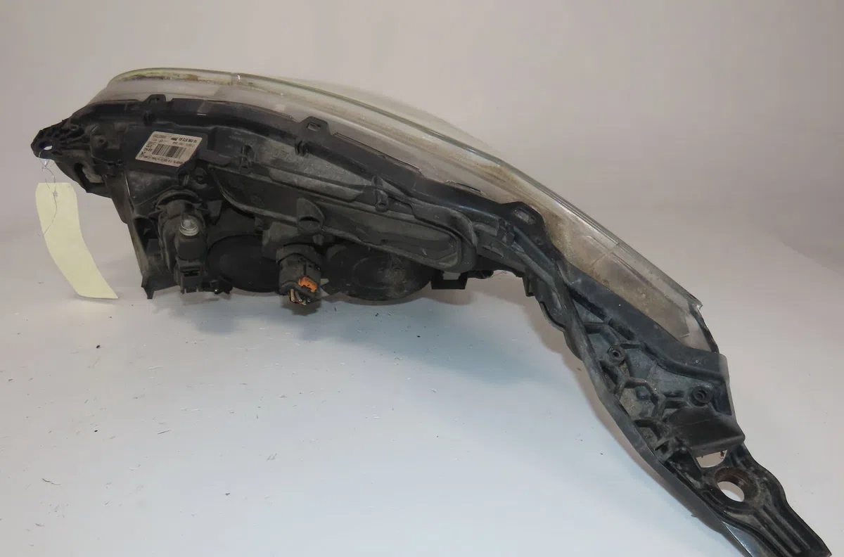 Phare droit Peugeot 208 I (CA_, CC_) 1.6 hdi (2012) 5 portes occasion
