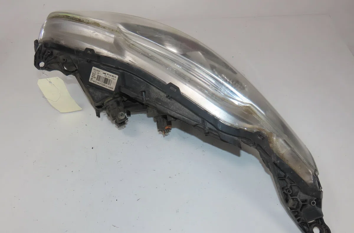 Phare droit Peugeot 208 I (CA_, CC_) 1.6 hdi (2012) 5 portes occasion