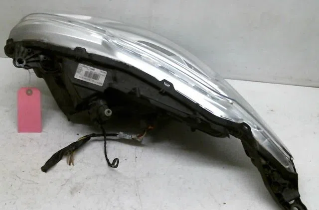 Phare droit Peugeot 208 I (CA_, CC_) 1.6 hdi (2012) 5 portes occasion