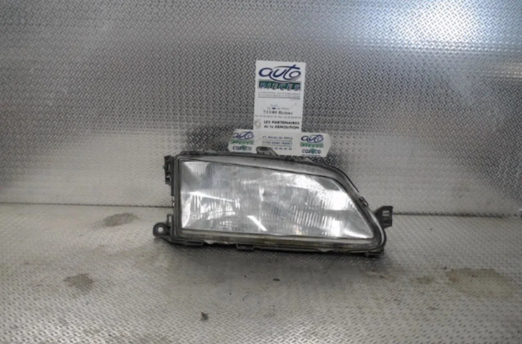 Phare droit Peugeot 306 3-5 portes (7A, 7C, N3, N5) 1.4 (1993-2001) 5 portes occasion