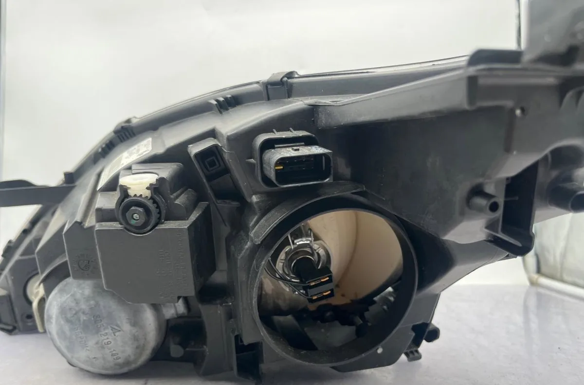 Phare droit PEUGEOT 308 2 SW PHASE 1 BREAK occasion