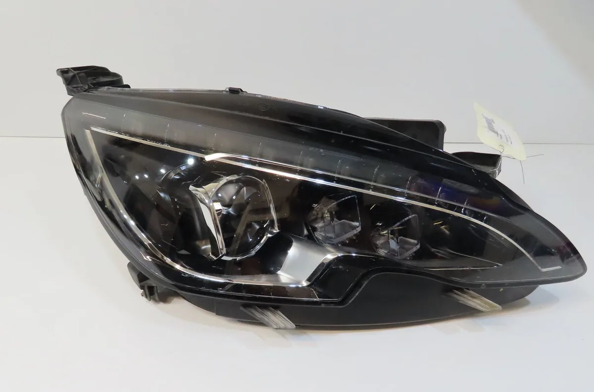 Phare droit Peugeot 308 II (LB_, LP_, LW_, LH_, L3_) 1.6 bluehdi 120 (2013-2021) occasion