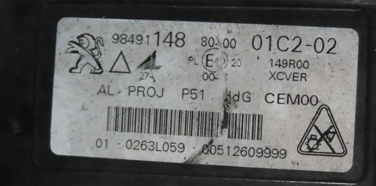 Phare droit Peugeot 308 III (FB_, FH_, FP_, F3_) Hybrid 225 (f3dgyt) (2021) occasion