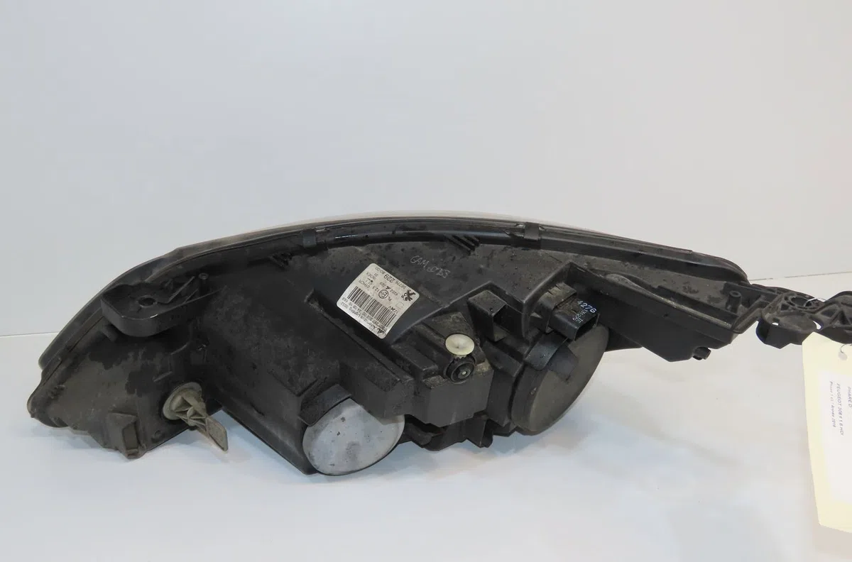 Phare droit Peugeot 308 SW II (LC_, LJ_, LR_, LX_, L4_) 1.6 bluehdi 120 (2014-2021) occasion
