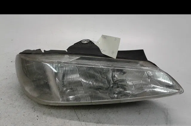 Phare droit Peugeot 406 (8B) 1.8 16v (1995-2000) occasion